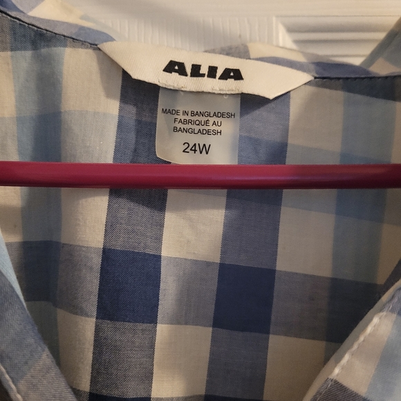 3/$50 Plus, size women's top. Where my beautiful curvy girls at. Worn once, EUC. - Picture 4 of 5